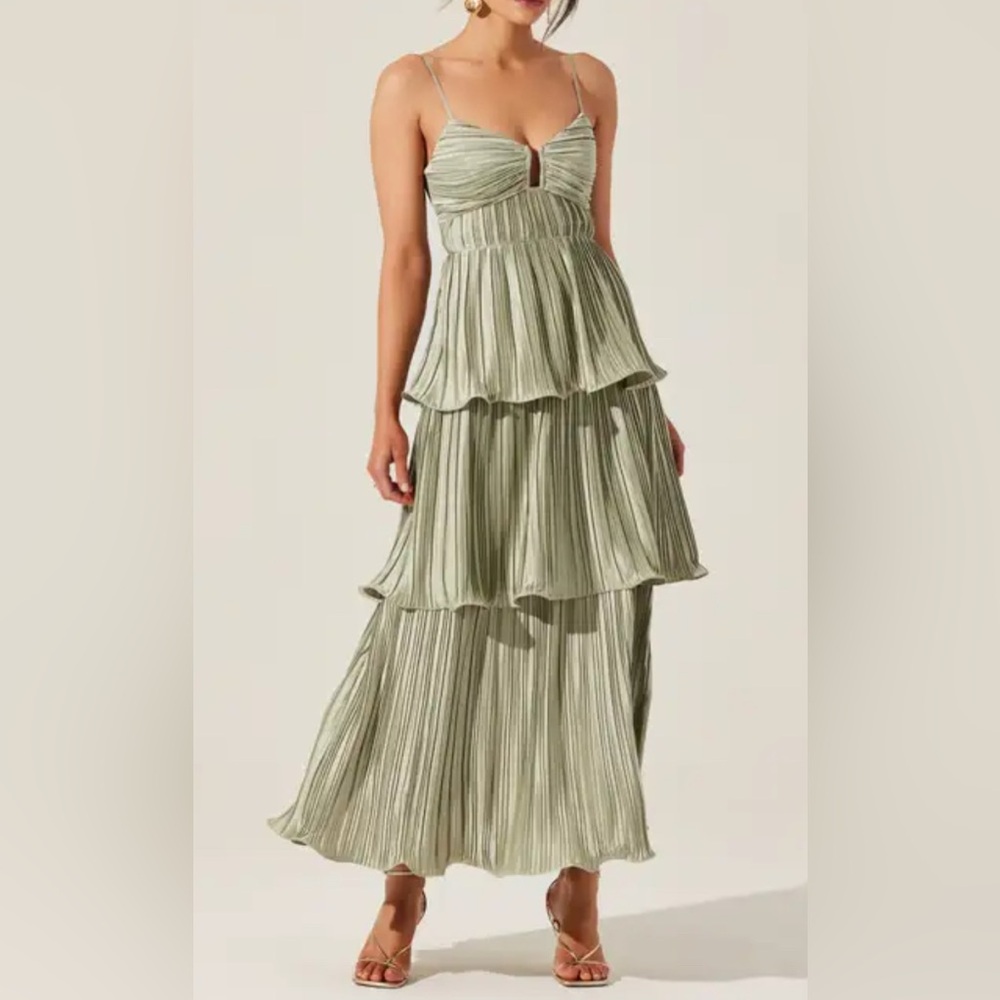 ASTR the Label Lupin Plissé Sleeveles Tiered Maxi Dress in Sage